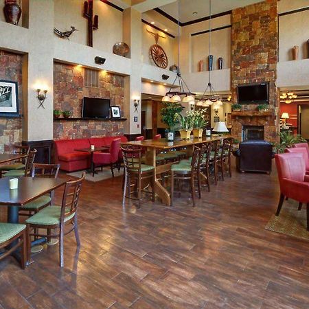 Hampton Inn & Suites Берні Екстер'єр фото