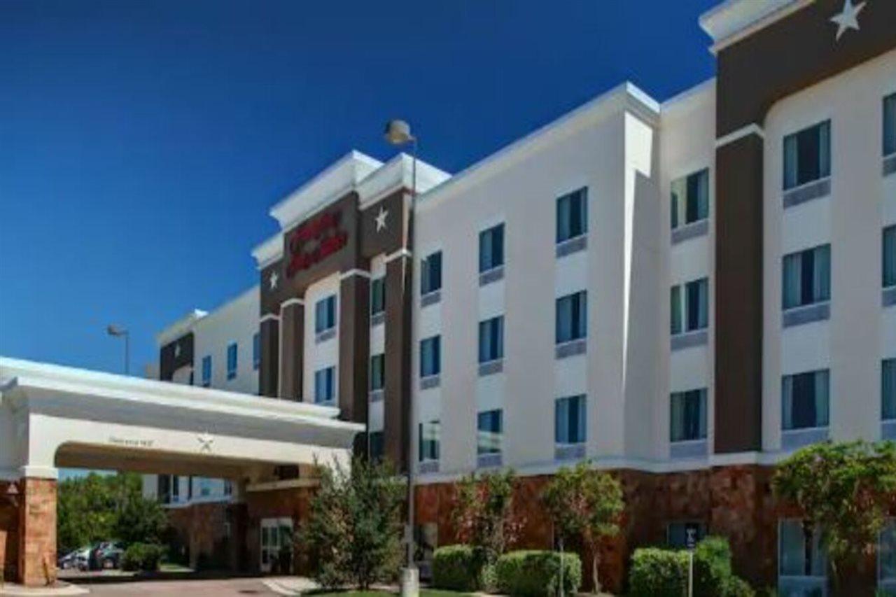 Hampton Inn & Suites Берні Екстер'єр фото