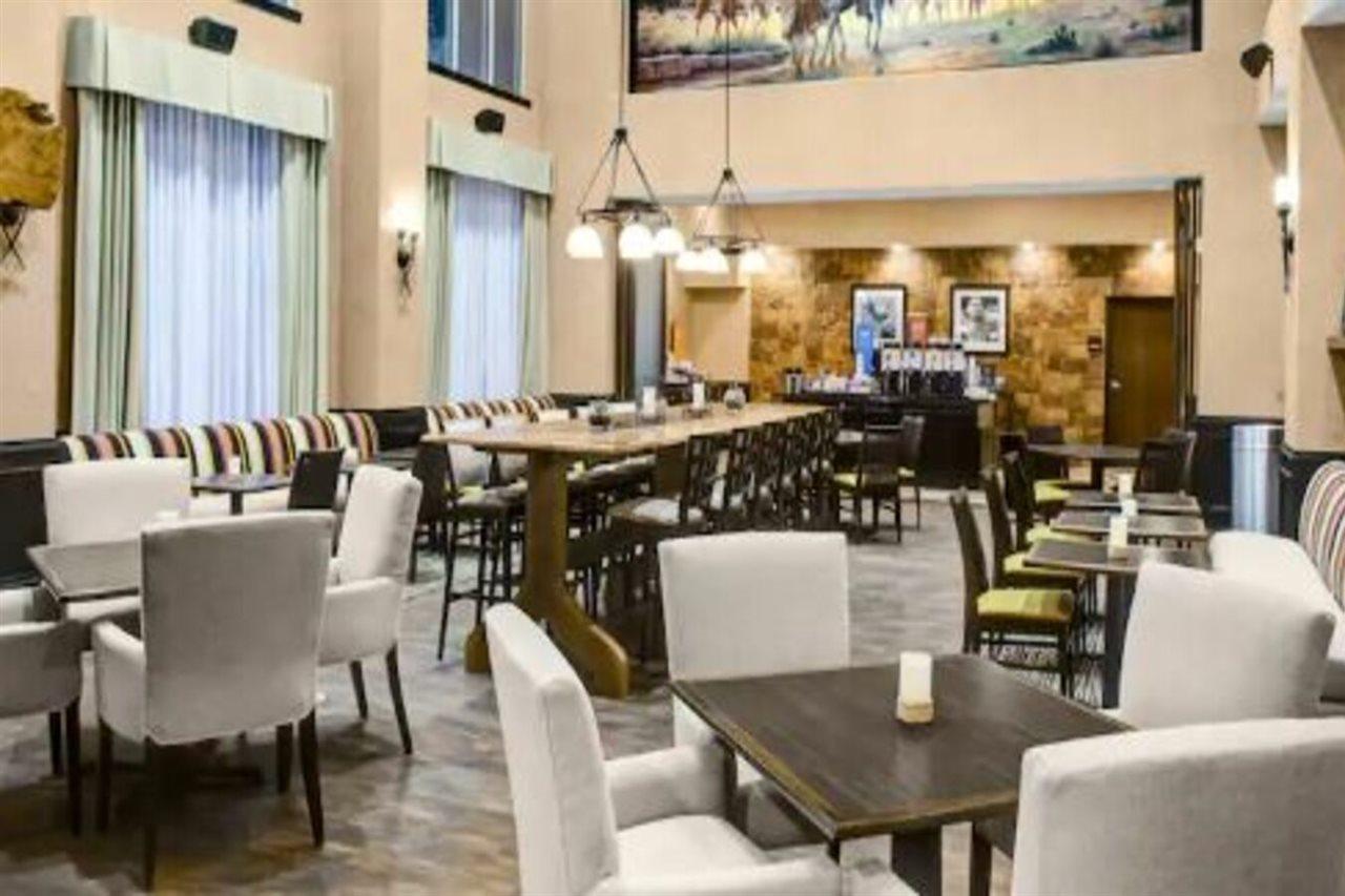 Hampton Inn & Suites Берні Екстер'єр фото