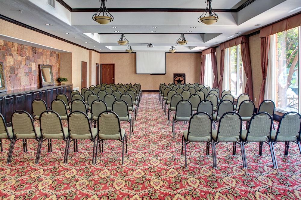 Hampton Inn & Suites Берні Екстер'єр фото