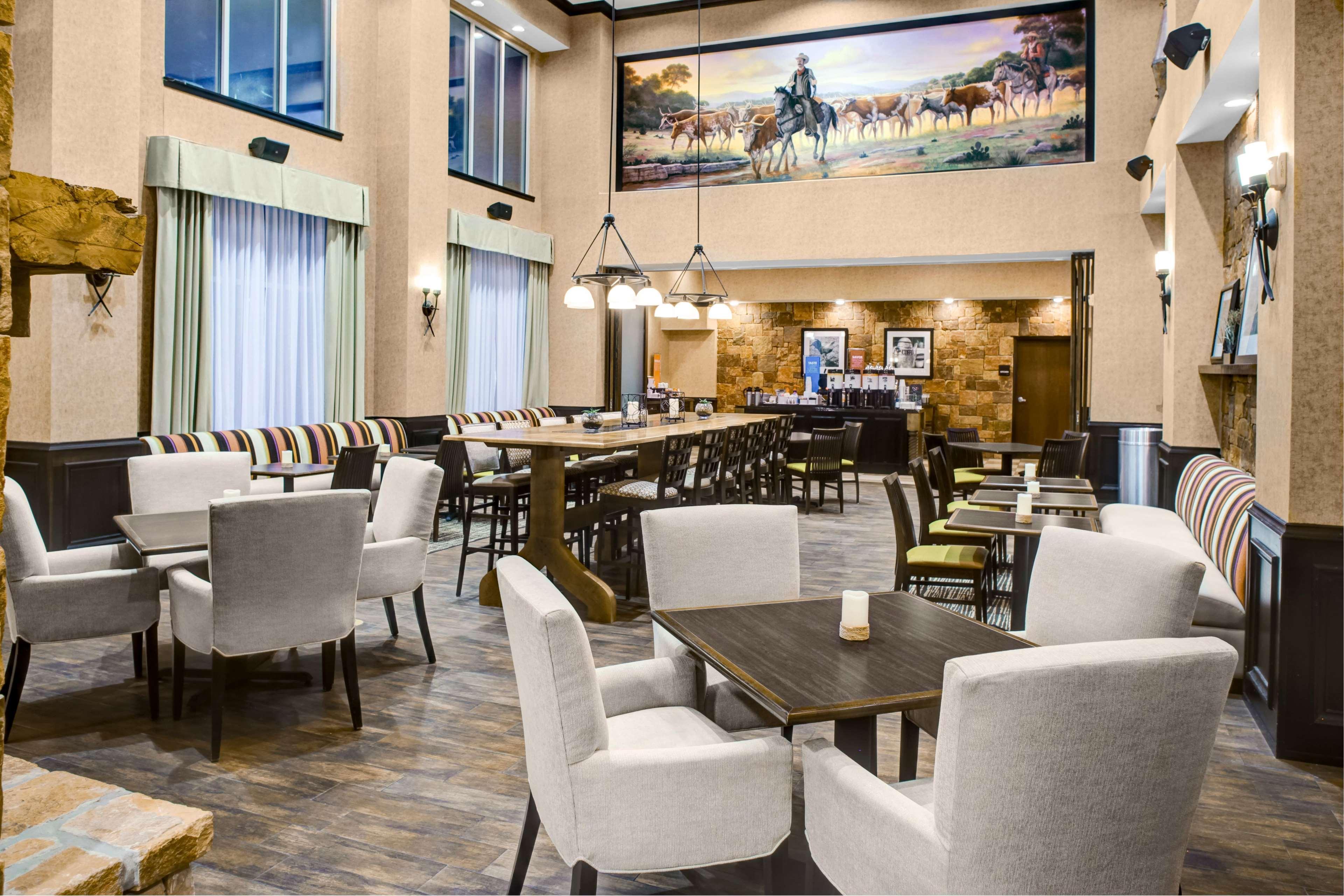 Hampton Inn & Suites Берні Екстер'єр фото