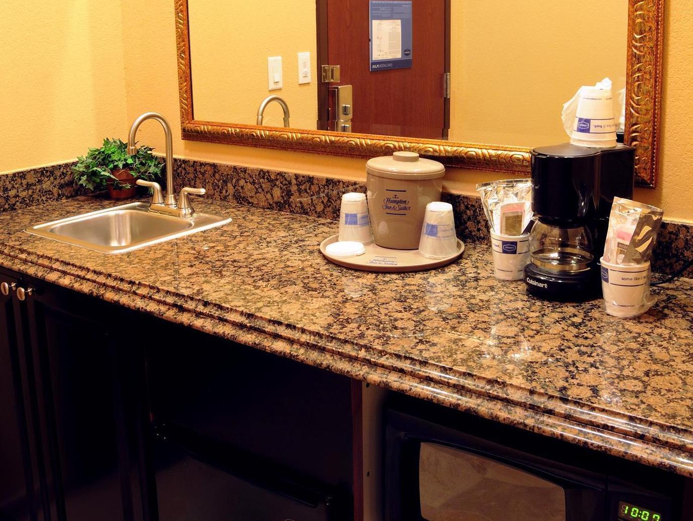 Hampton Inn & Suites Берні Екстер'єр фото