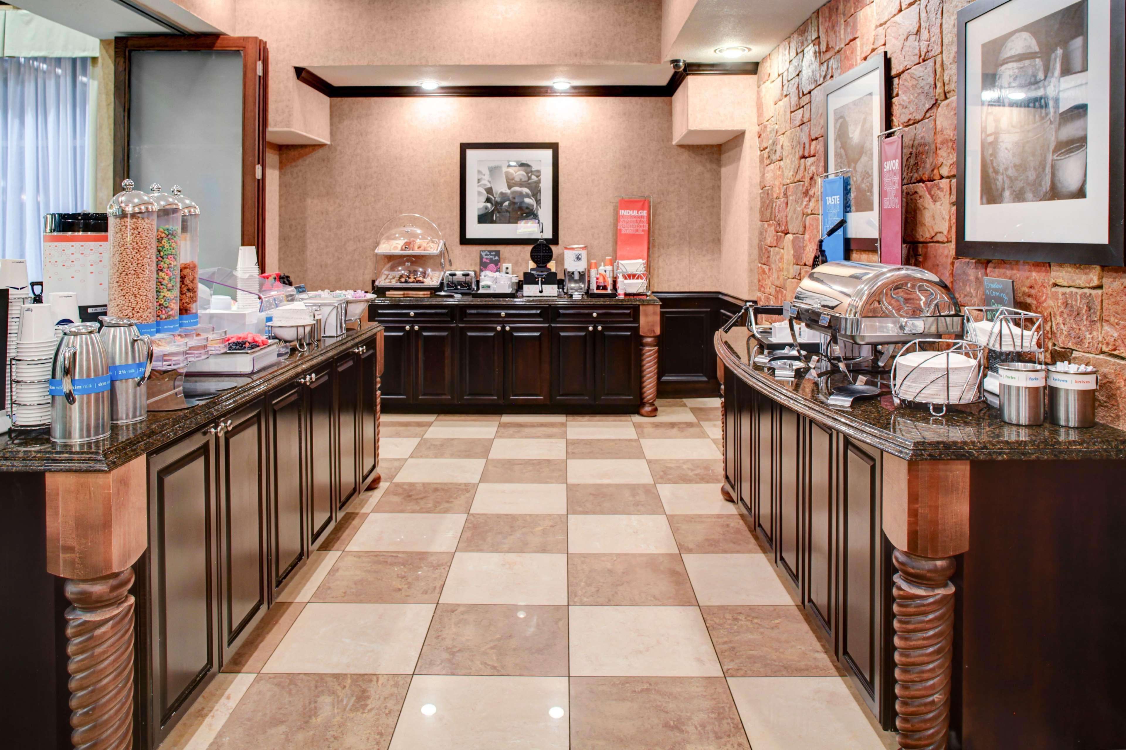 Hampton Inn & Suites Берні Екстер'єр фото