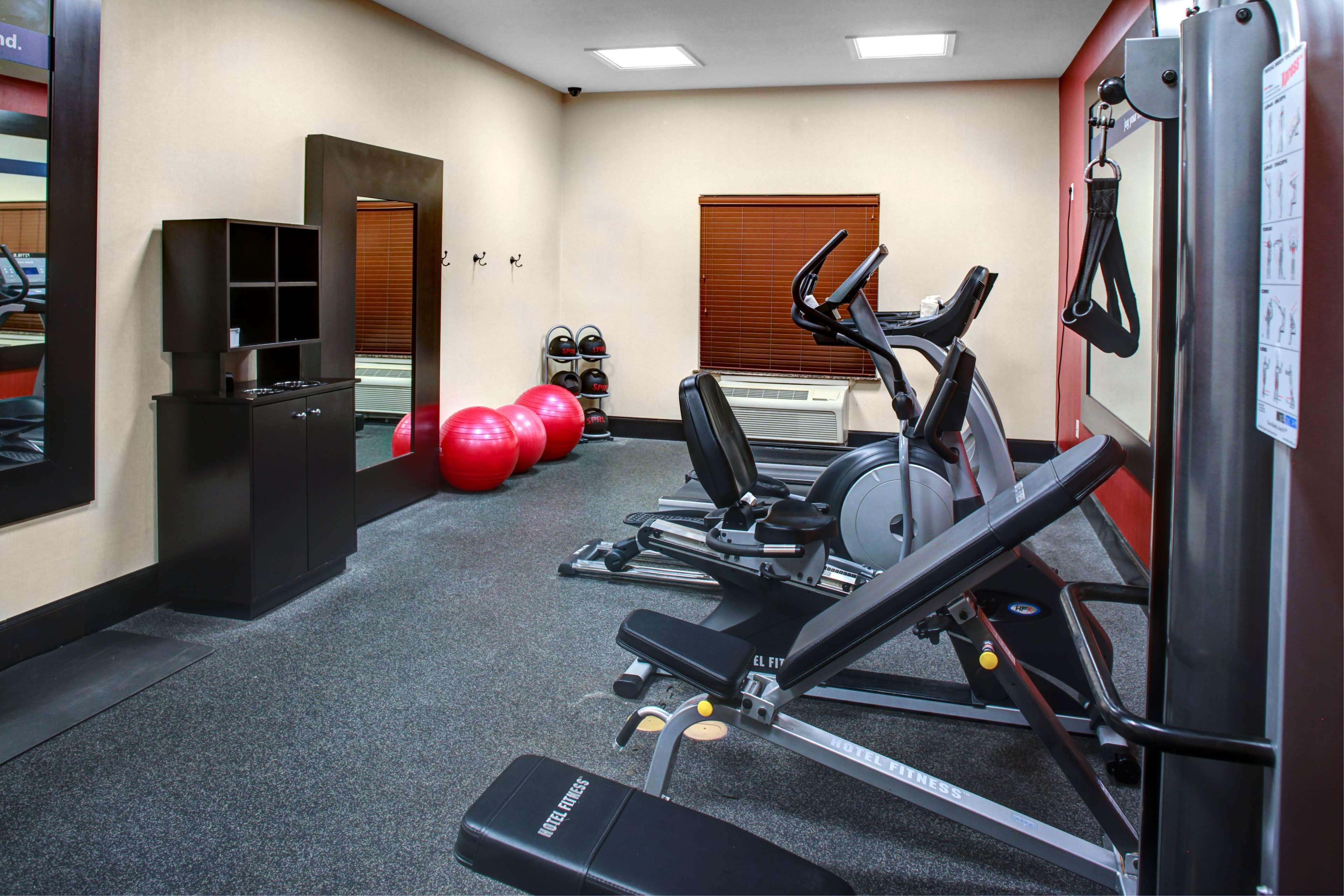 Hampton Inn & Suites Берні Екстер'єр фото