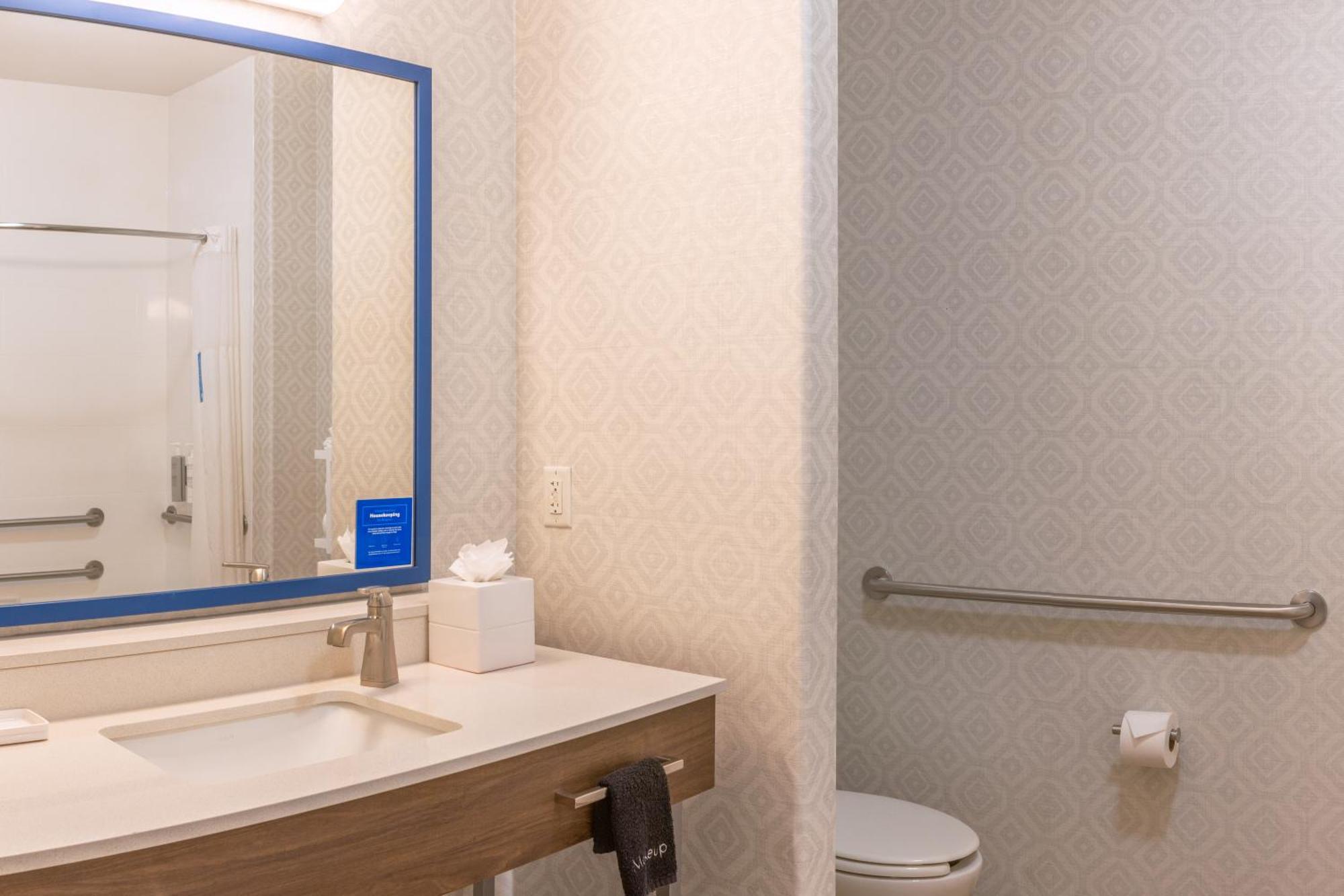 Hampton Inn & Suites Берні Екстер'єр фото