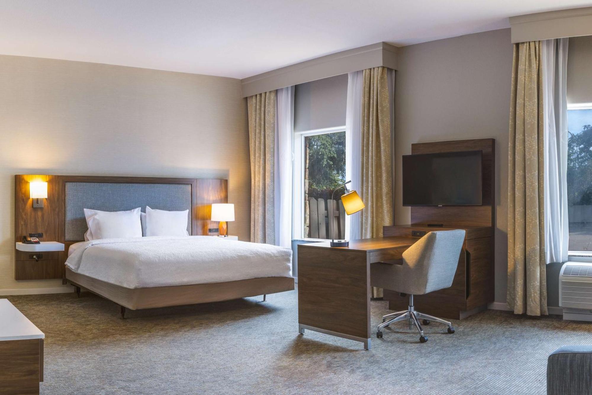 Hampton Inn & Suites Берні Екстер'єр фото