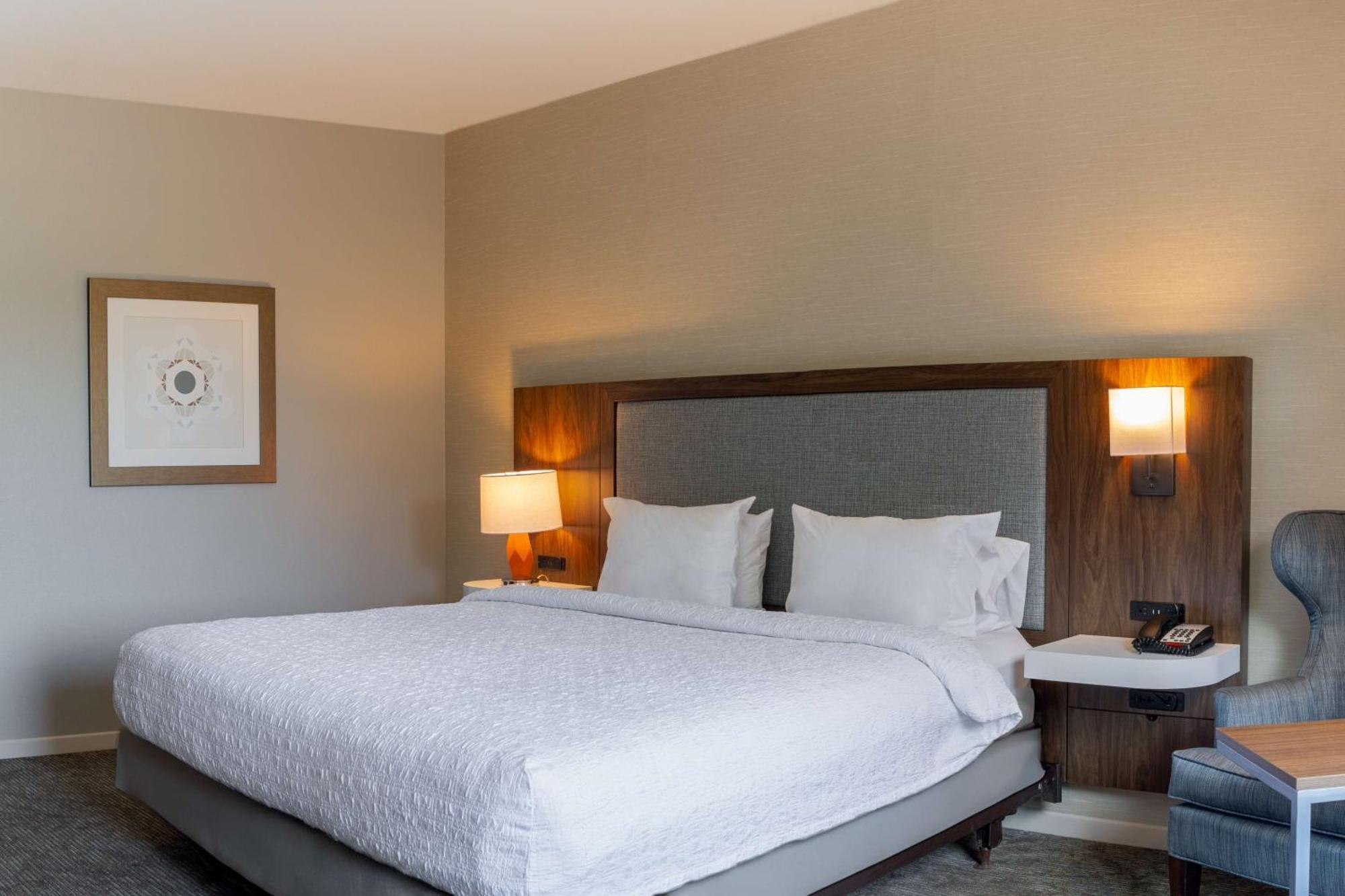 Hampton Inn & Suites Берні Екстер'єр фото