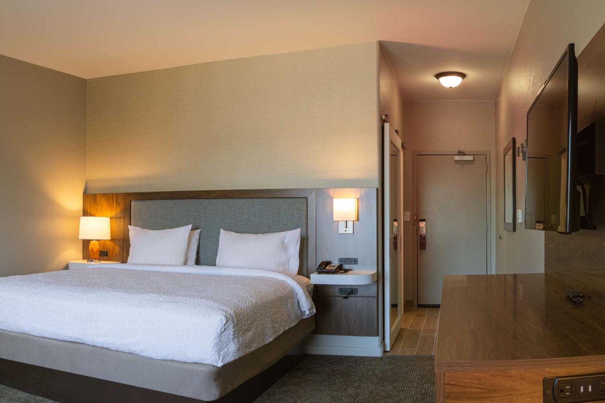 Hampton Inn & Suites Берні Екстер'єр фото