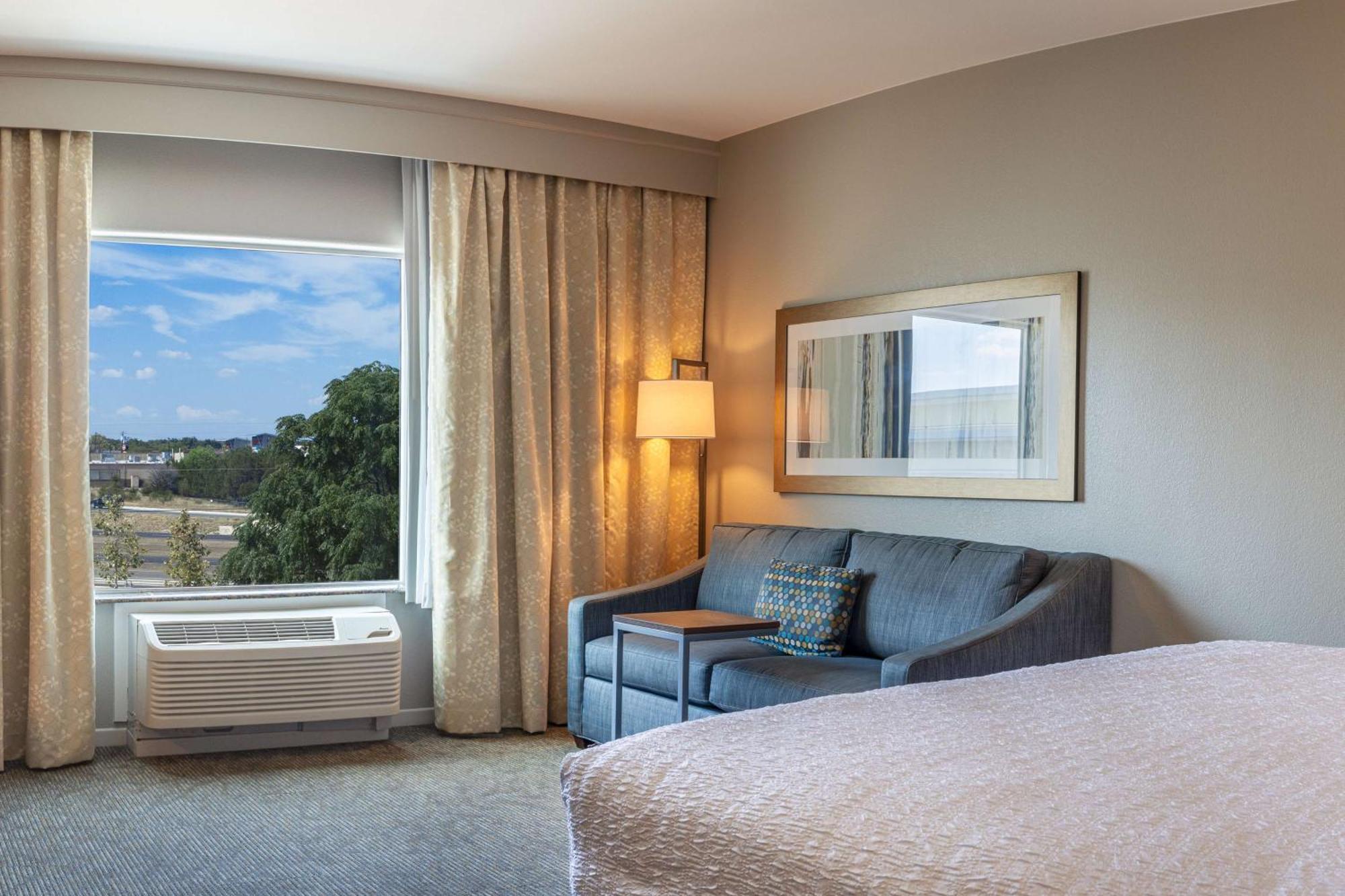 Hampton Inn & Suites Берні Екстер'єр фото