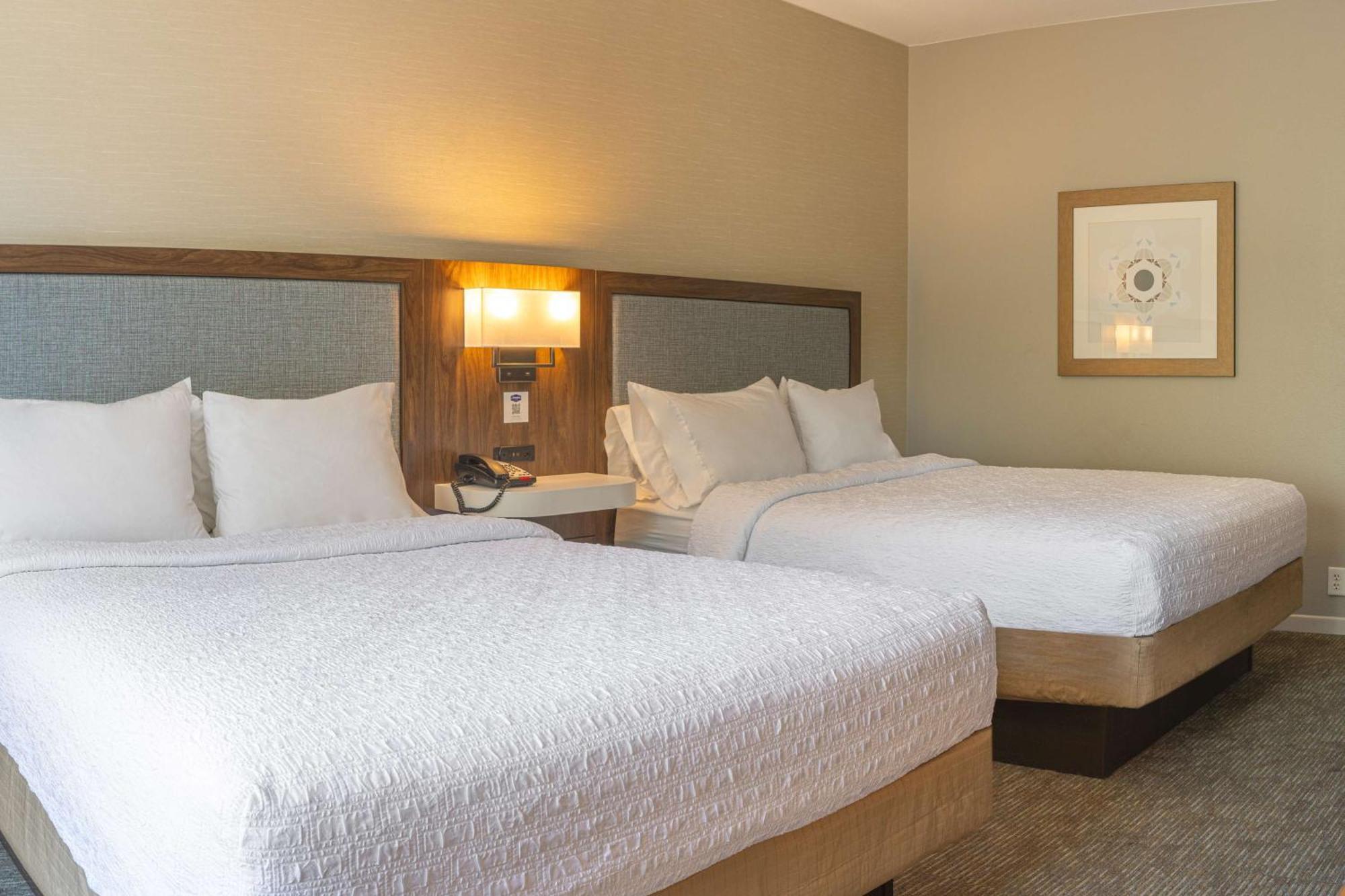 Hampton Inn & Suites Берні Екстер'єр фото