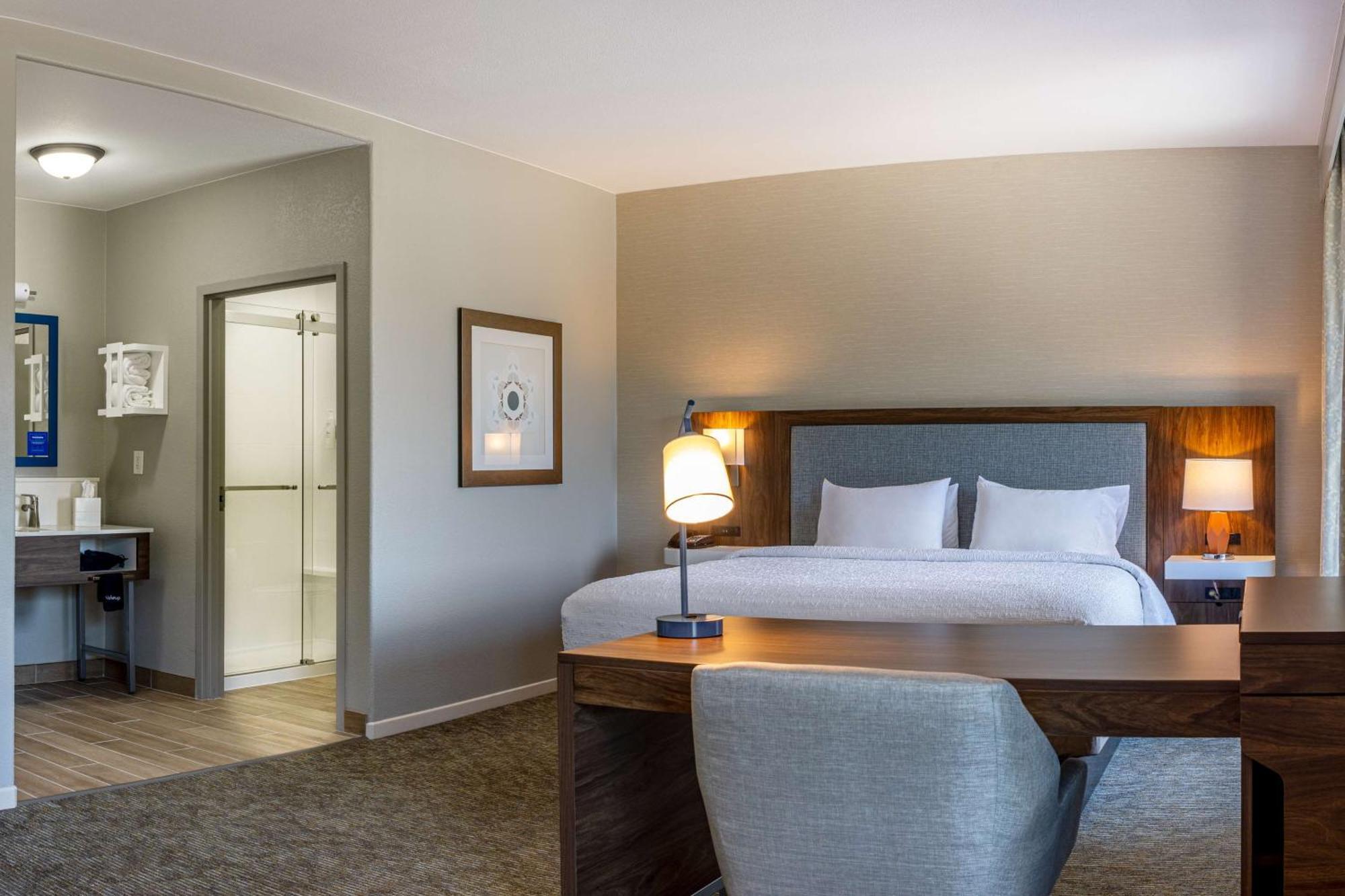 Hampton Inn & Suites Берні Екстер'єр фото