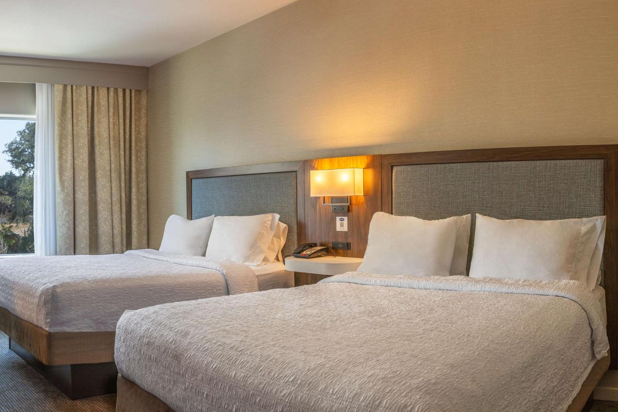 Hampton Inn & Suites Берні Екстер'єр фото