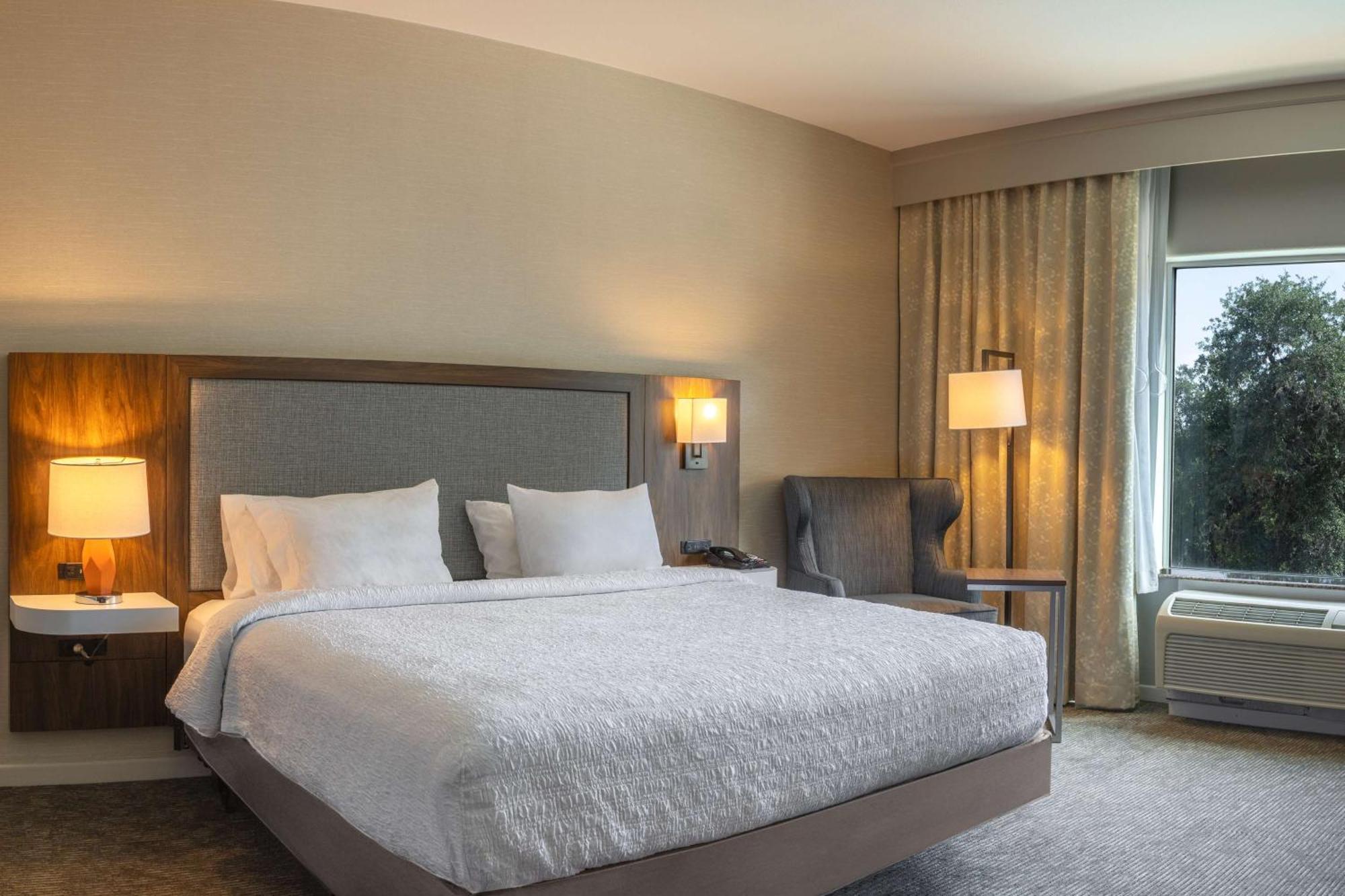 Hampton Inn & Suites Берні Екстер'єр фото