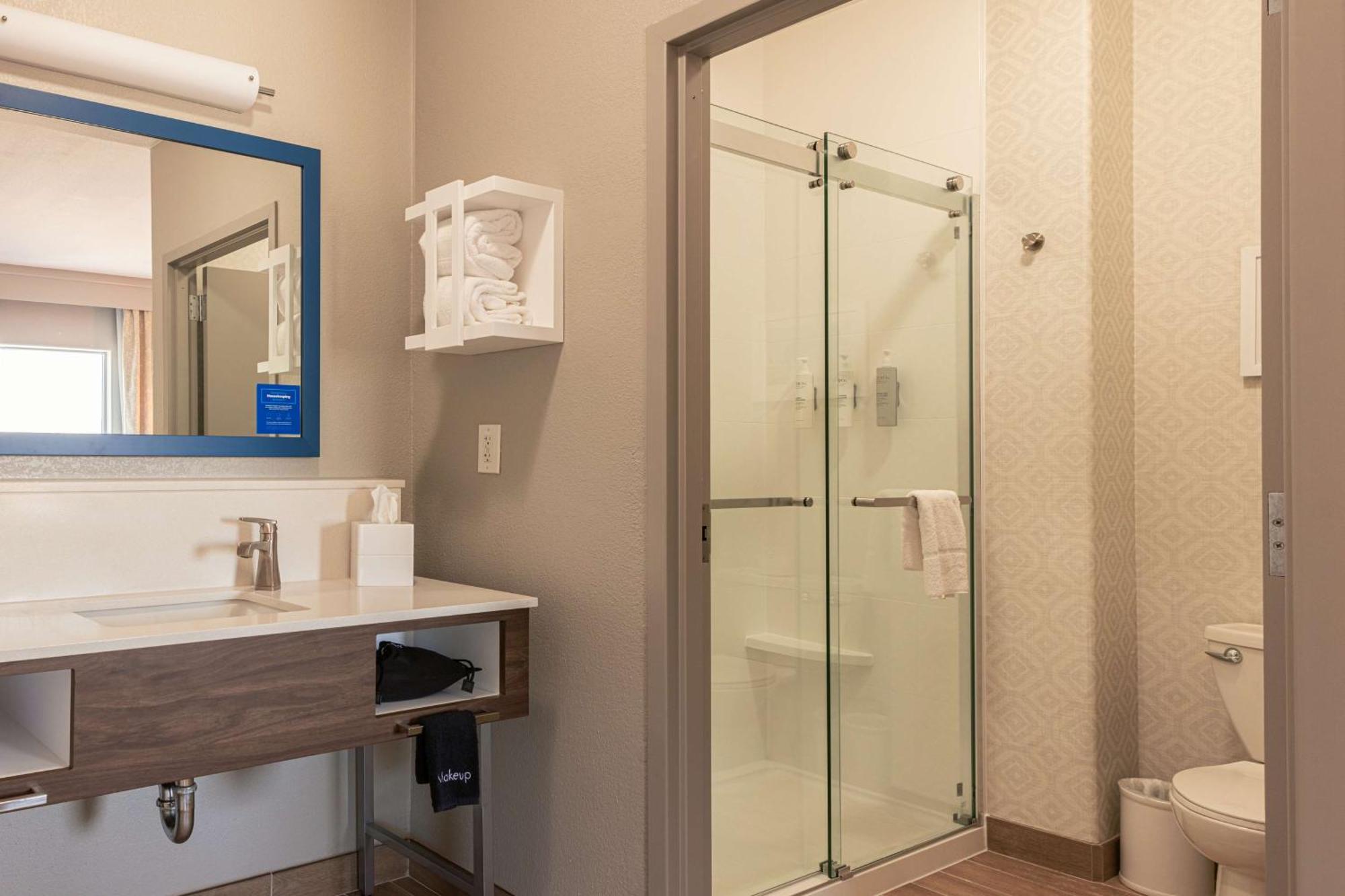 Hampton Inn & Suites Берні Екстер'єр фото