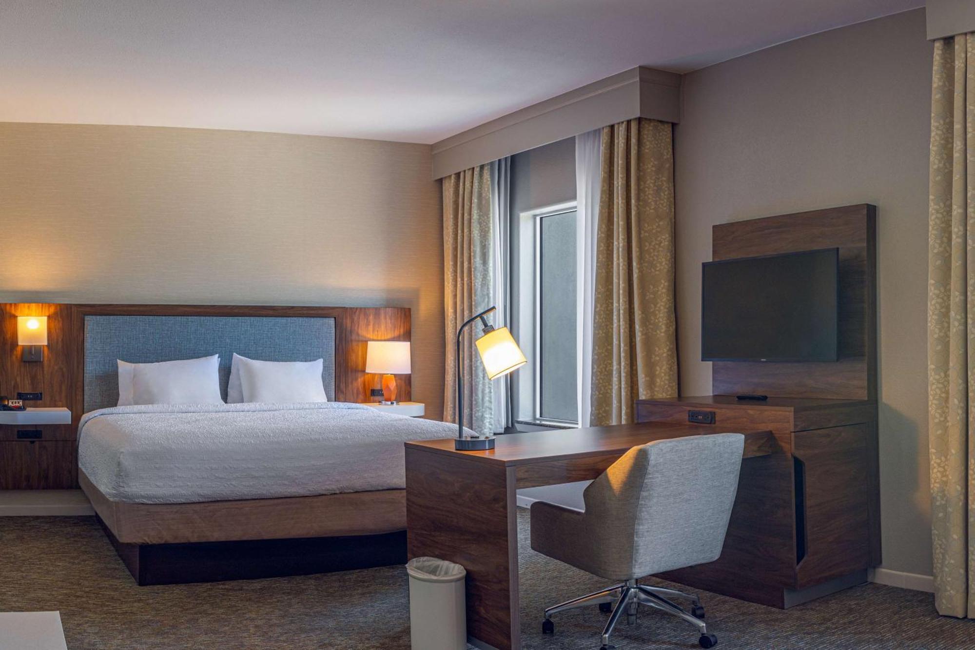 Hampton Inn & Suites Берні Екстер'єр фото