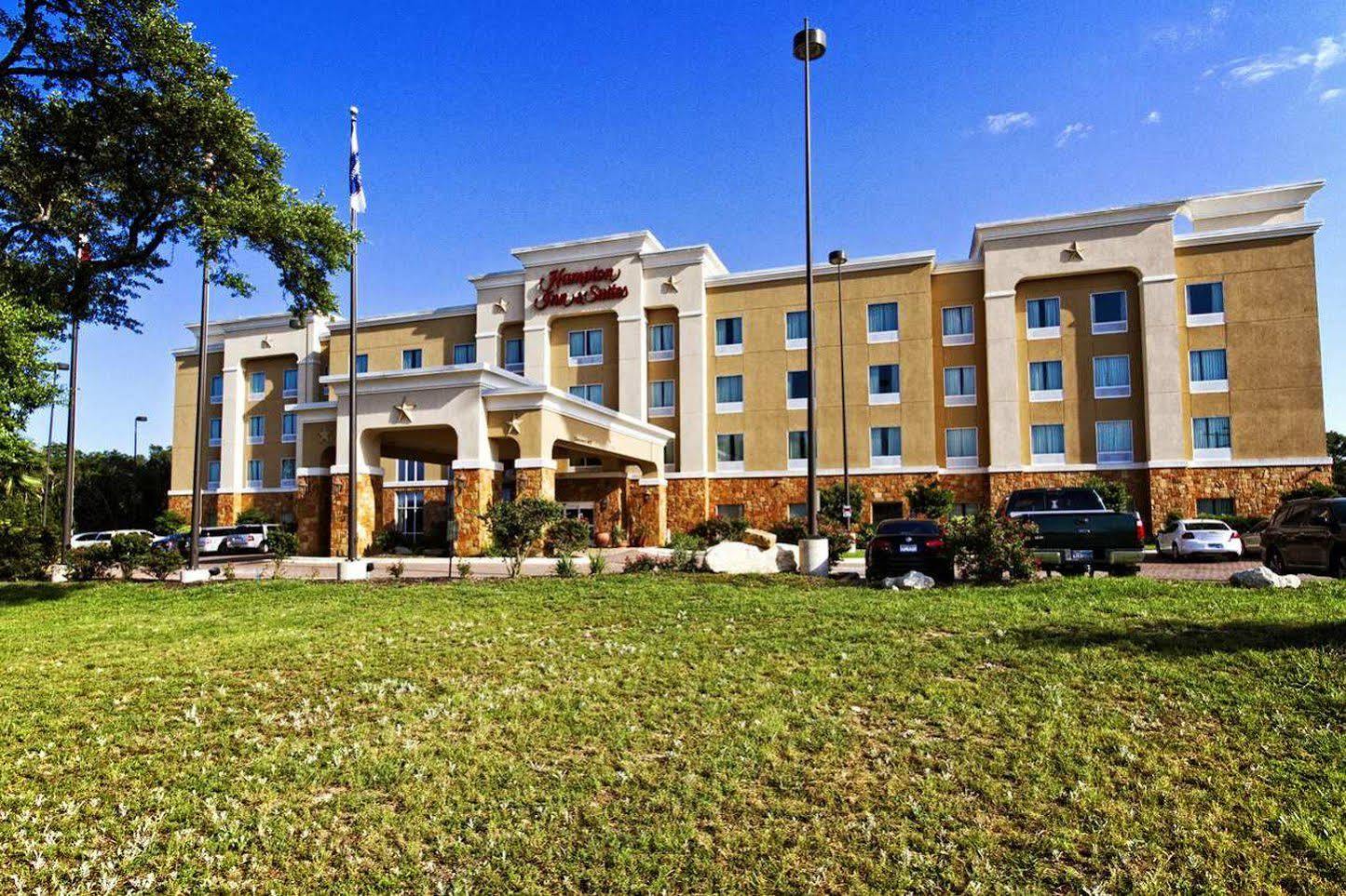 Hampton Inn & Suites Берні Екстер'єр фото